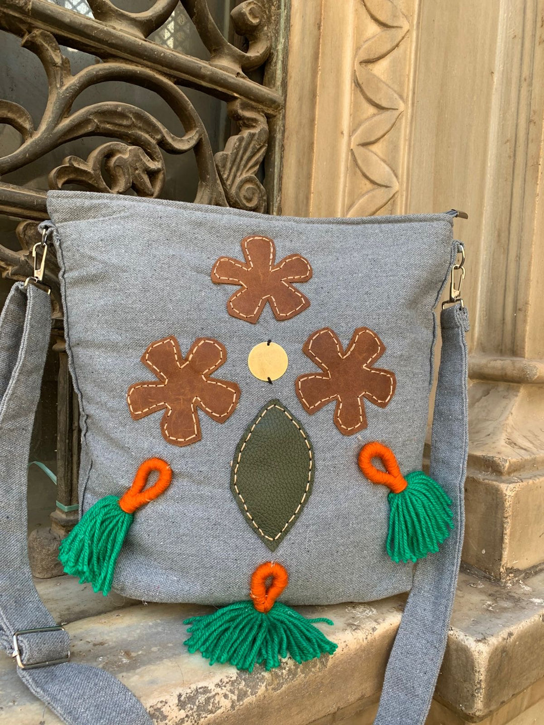 Thress flowers cross bag
