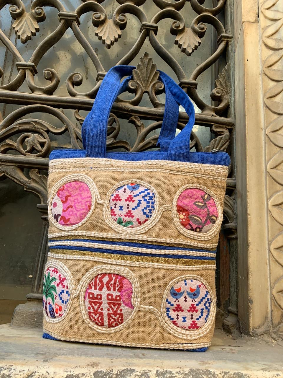 The circles pattern shoulder bag