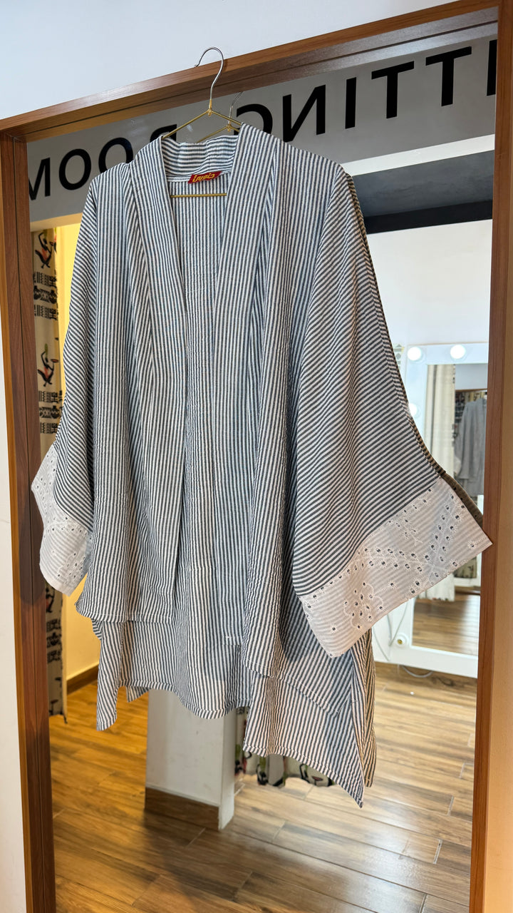 Frida & jangle black strip Linen kimono