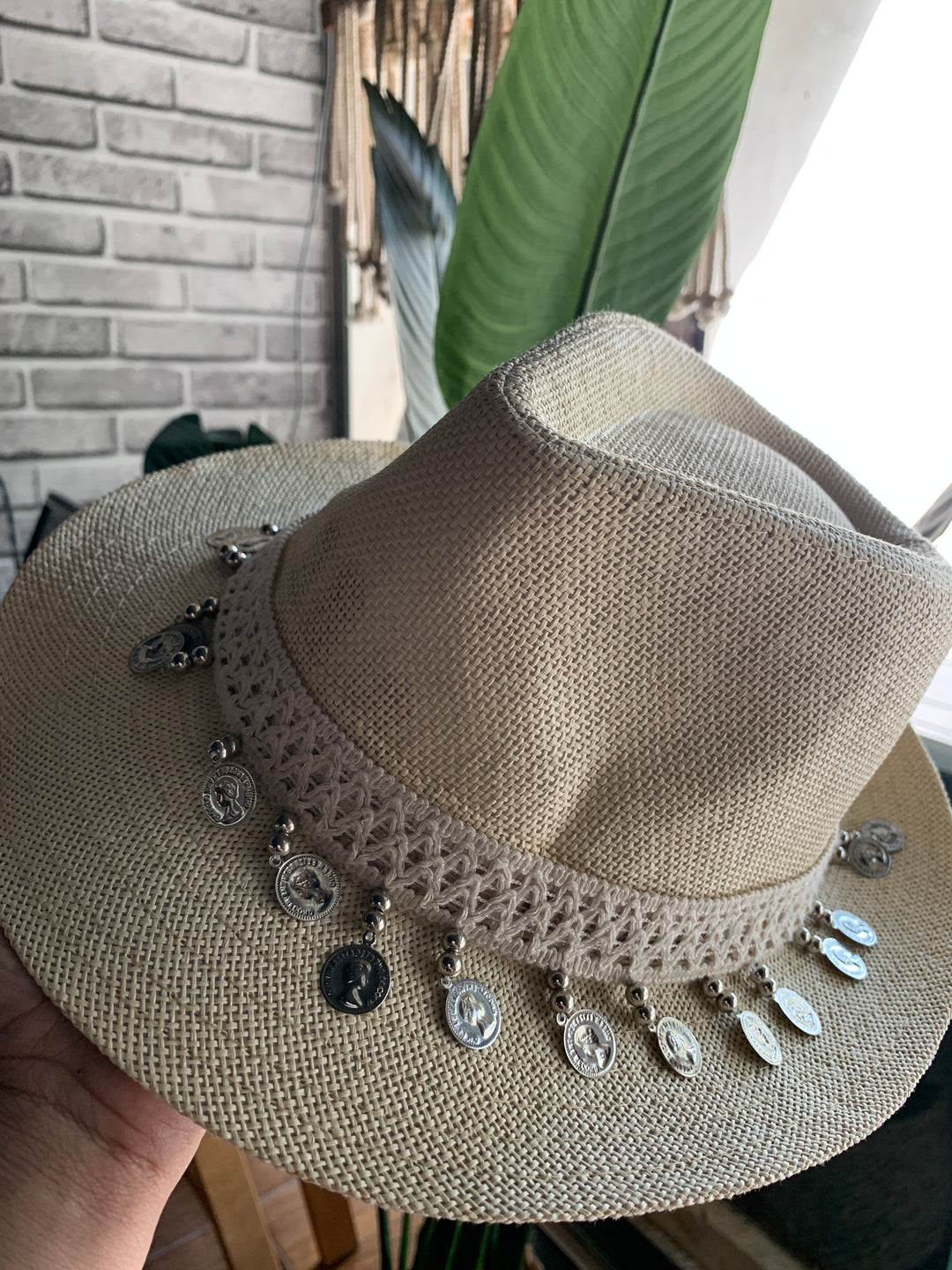 Silver coin sea Chapeau