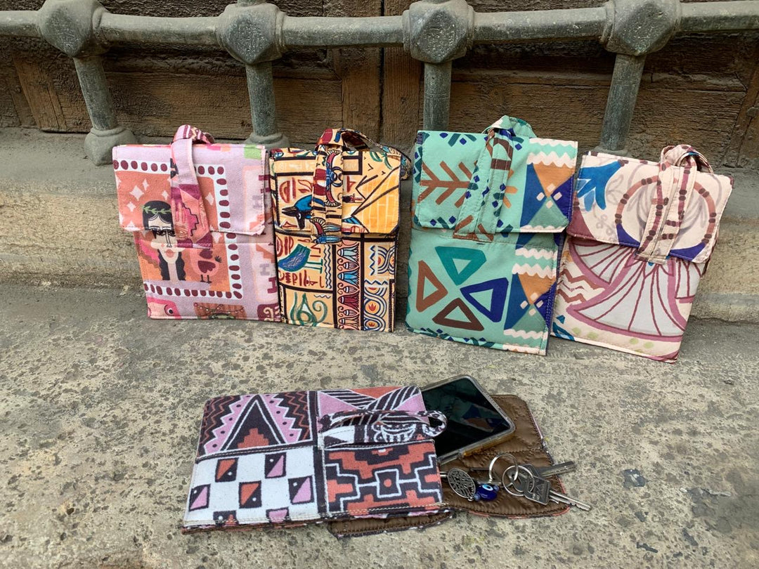 “ G M “  5 clutsh bag