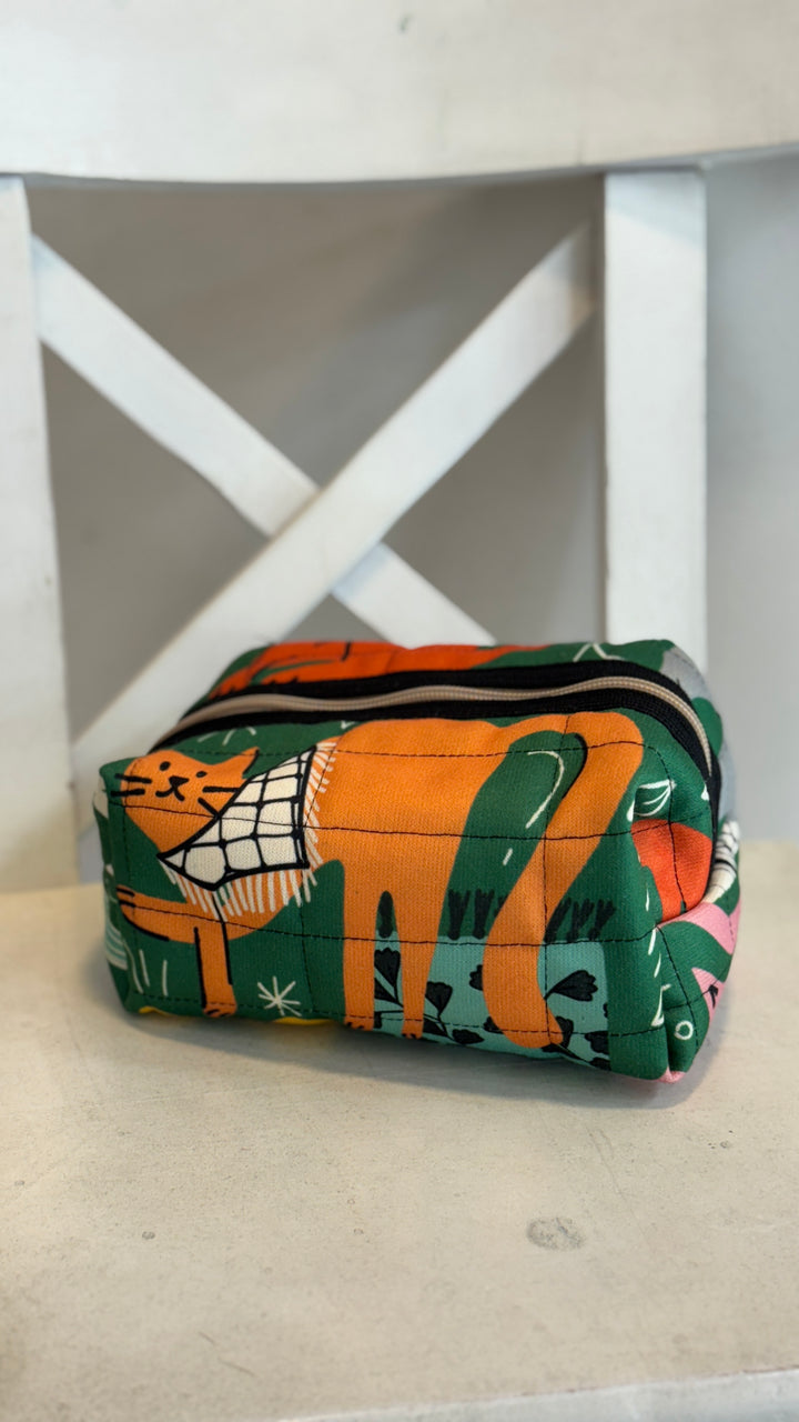 Green cat Padded pouch