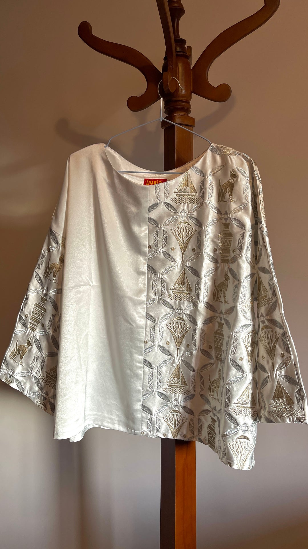 White faro embroidery blouse