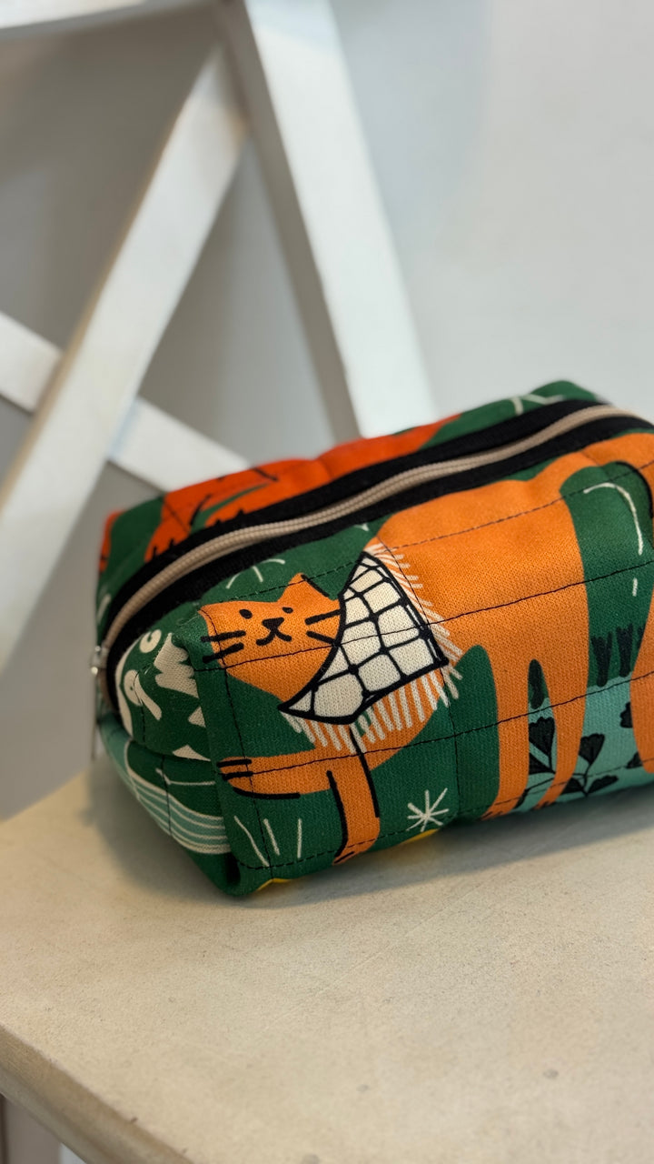 Green cat Padded pouch