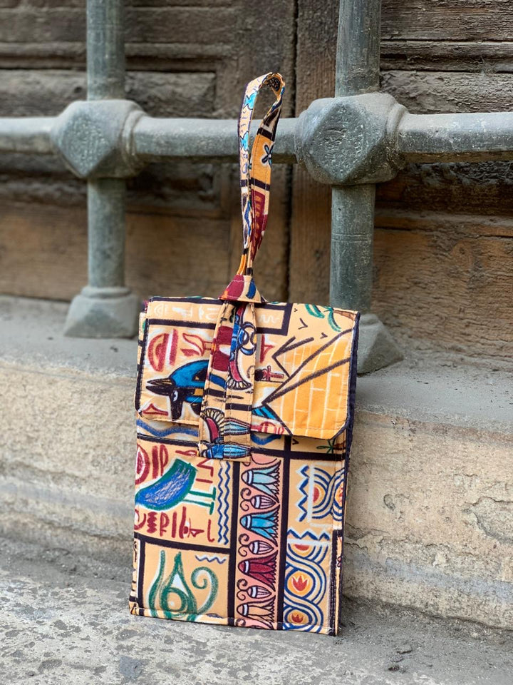 “ G M “  4 clutsh bag