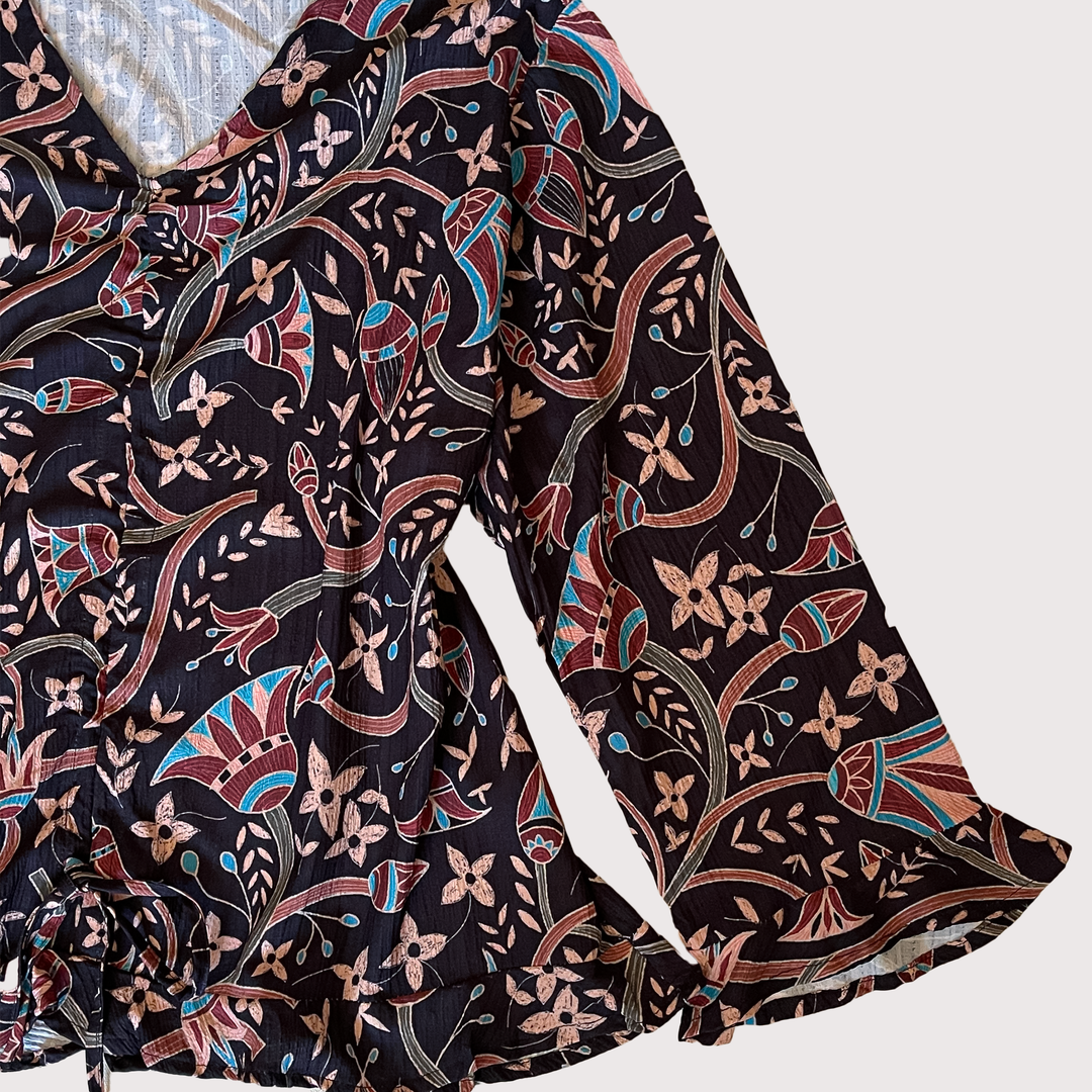 black lutas ruffles blouse