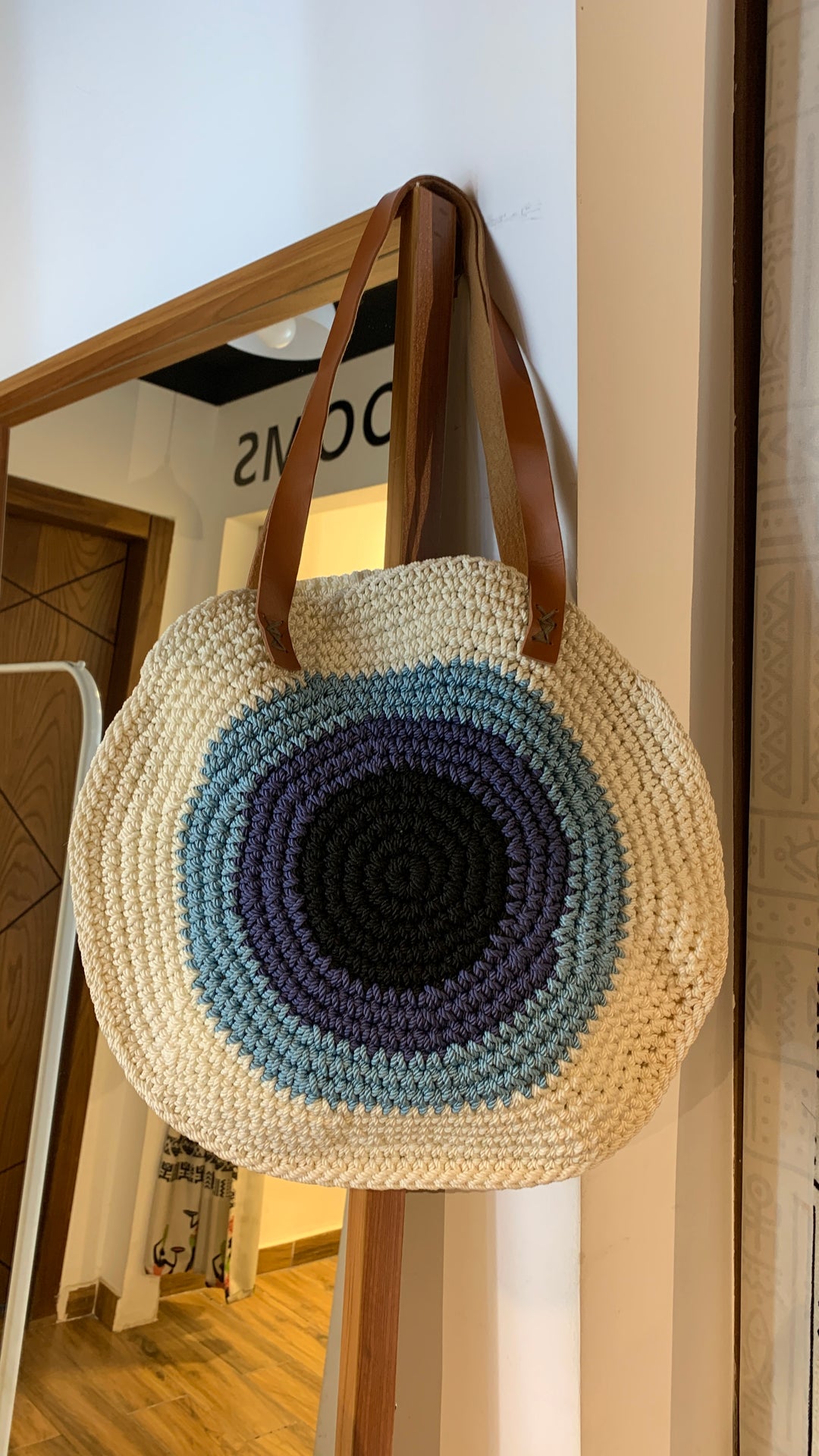 Circle aye “2” crochet bag