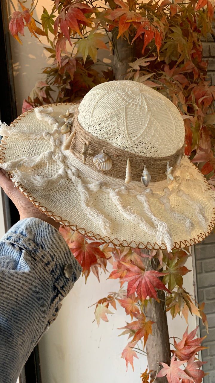 Big circle white sea Chapeau