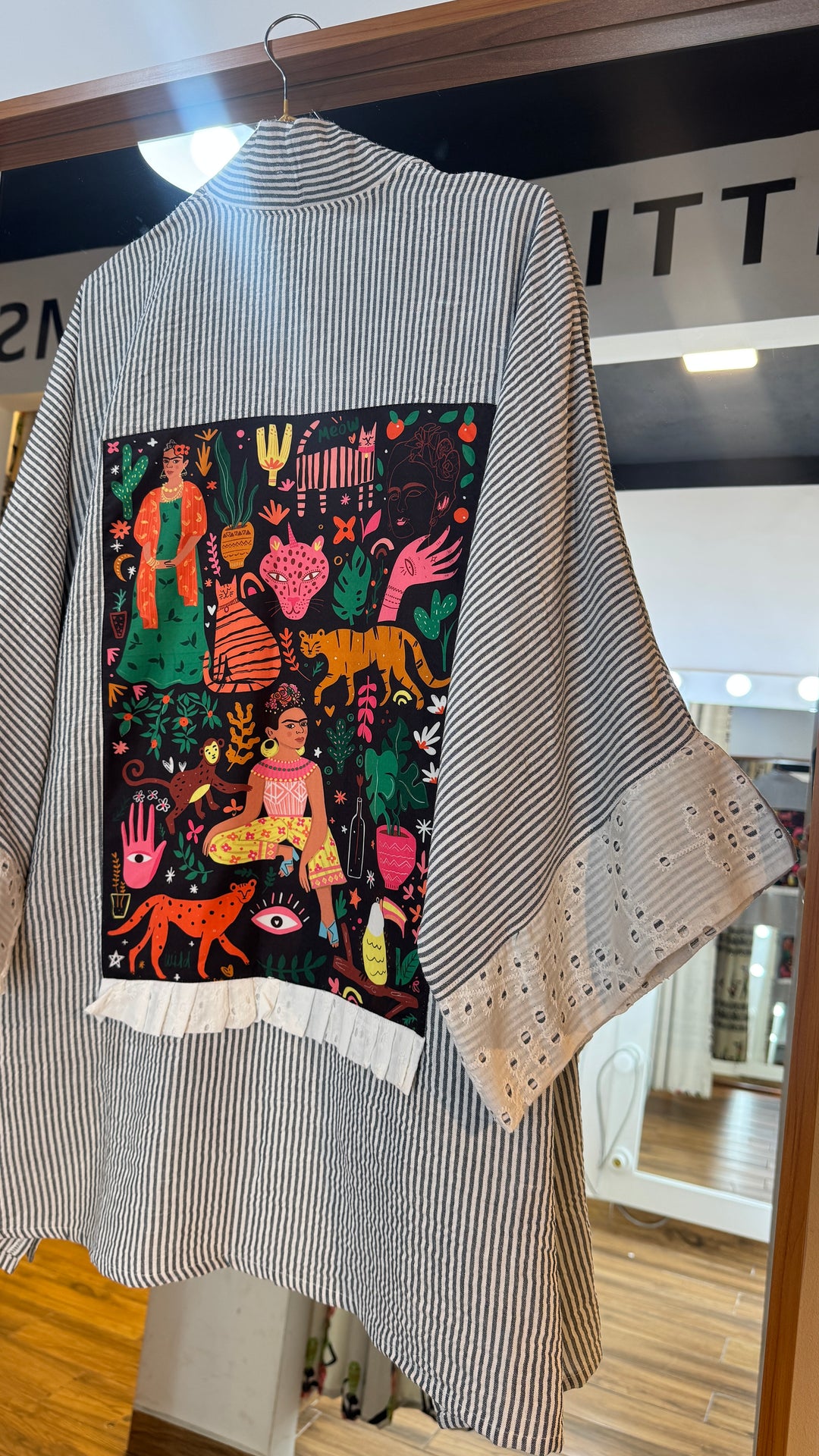 Frida & jangle black strip Linen kimono