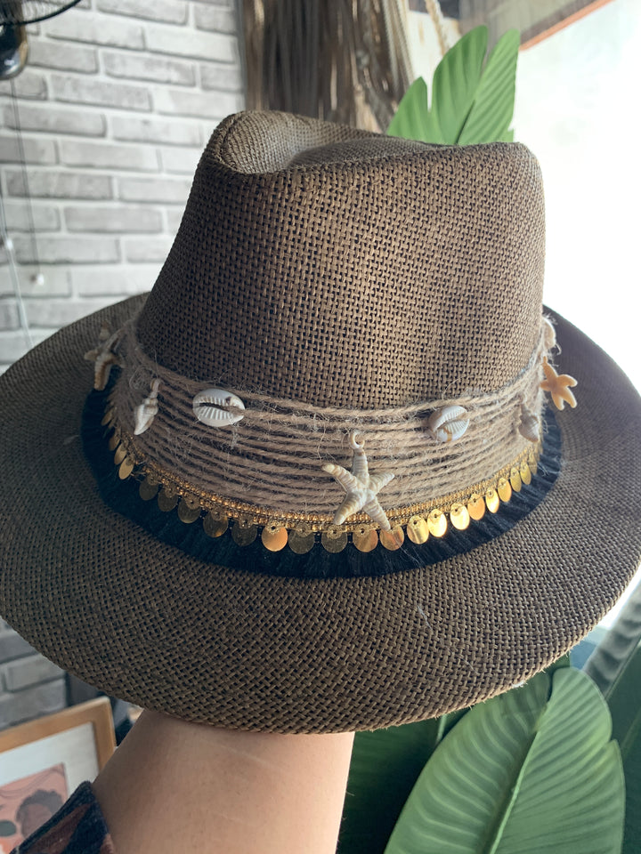 Snails with coins sea Chapeau