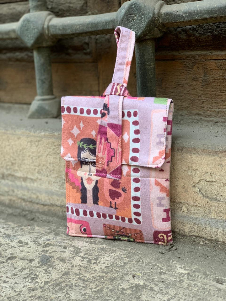 “ G M “  3 clutsh bag