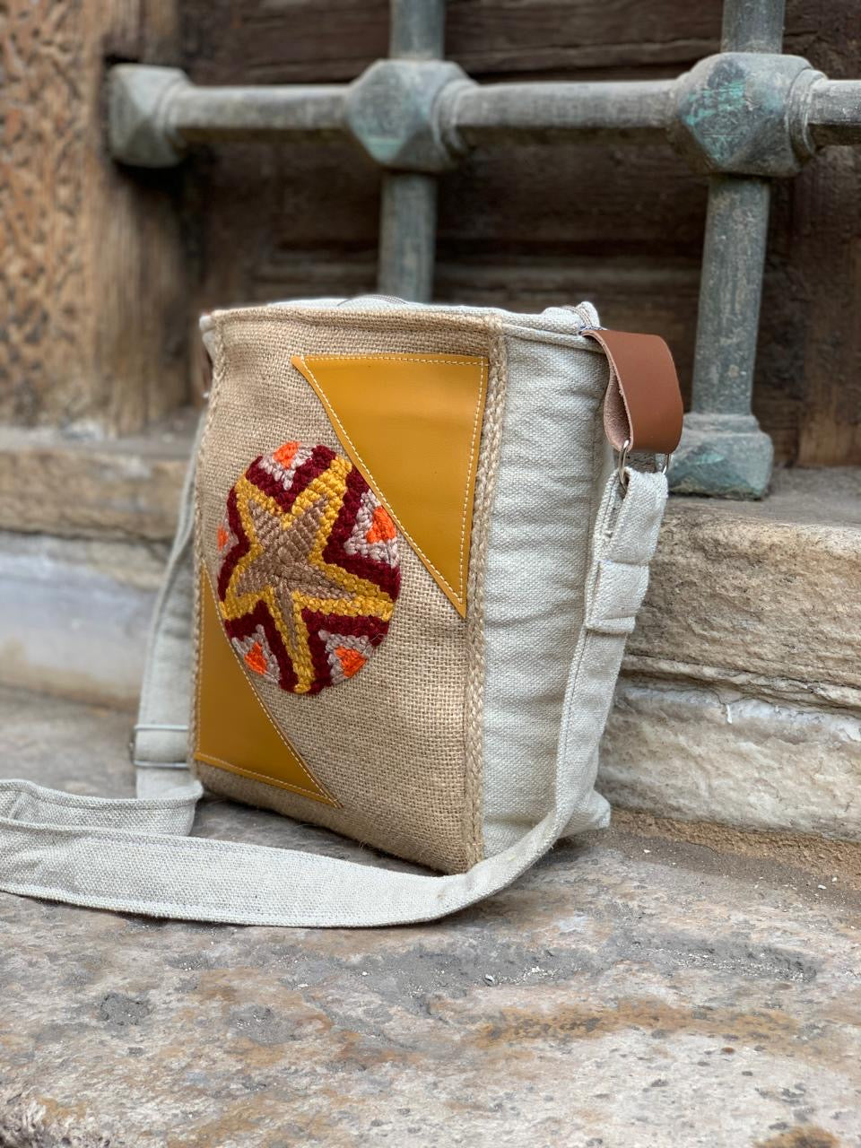 “ G A “ cross bag